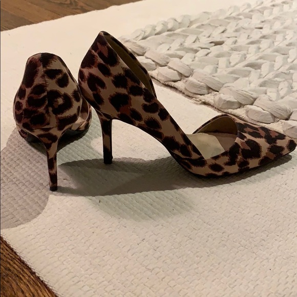 Chic Leopard print d’Orsay Pumps - Picture 3 of 5